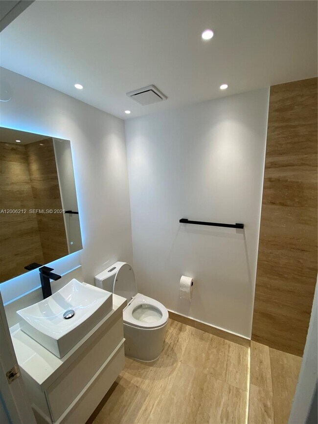 Building Photo - 3340 NE 190th St