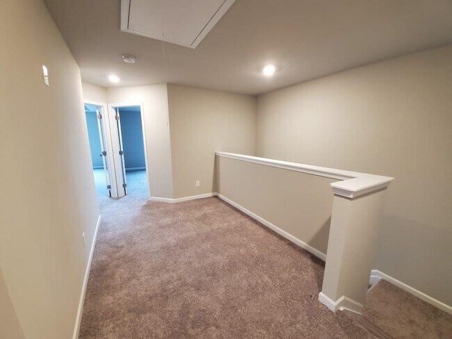 Building Photo - 135 Berry Dr