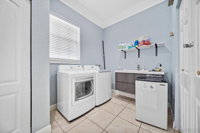 Building Photo - 7200 NW 51st Terrace
