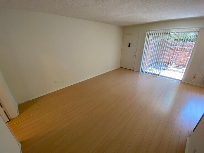 Building Photo - can374