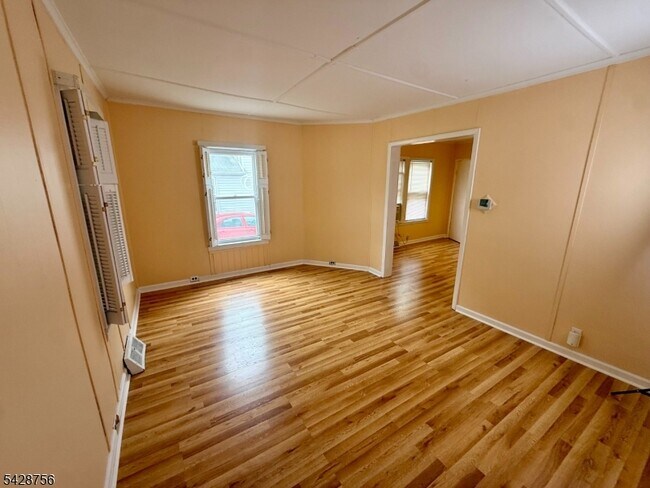 Building Photo - 23 E Hanover Ave