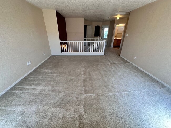 Building Photo - Stunning 3 bed, 2.5 bath, 2575 sq ft home ...