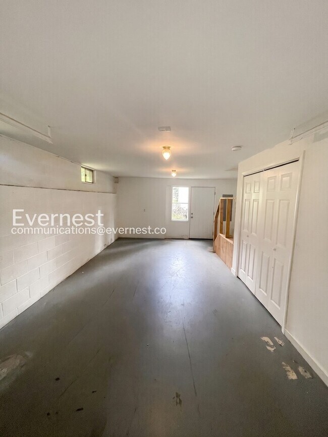 Building Photo - **Move in special**Charming 3-Bedroom Home with Modern Amenities and Prime Location / Available N...