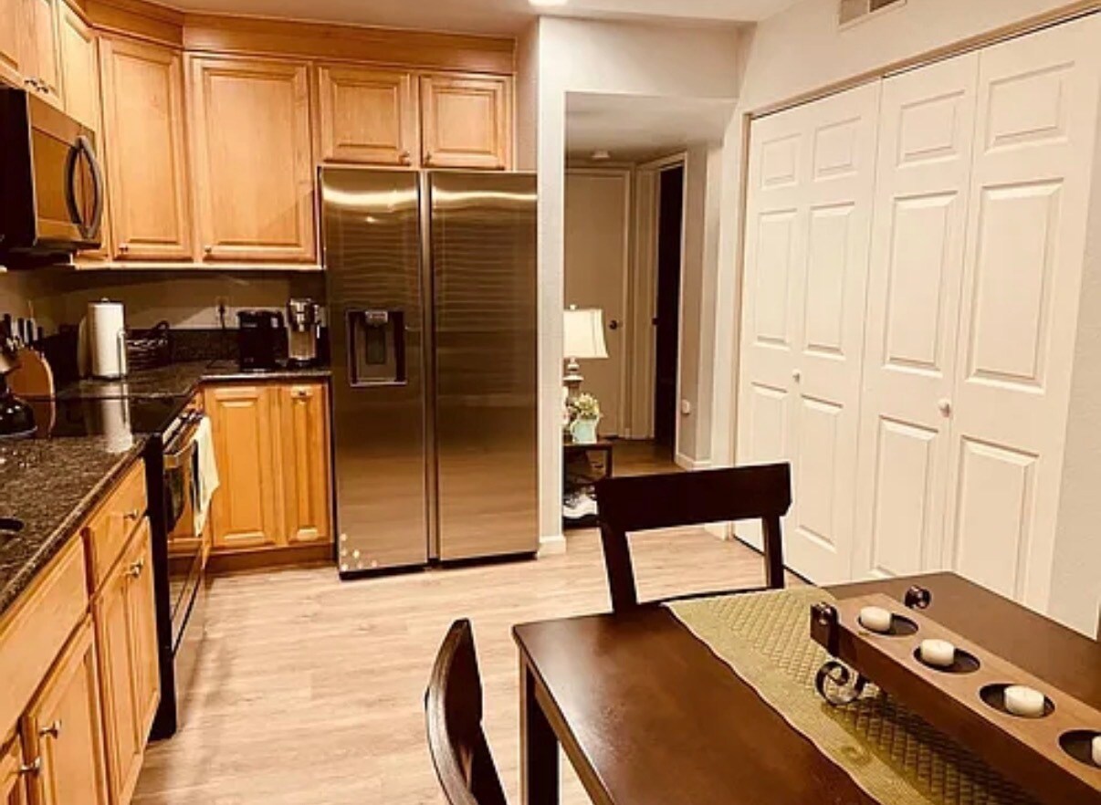 Building Photo - 691 Palomino Dr