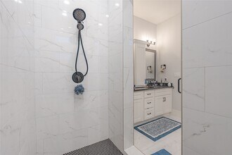 Building Photo - 406 Fenn St