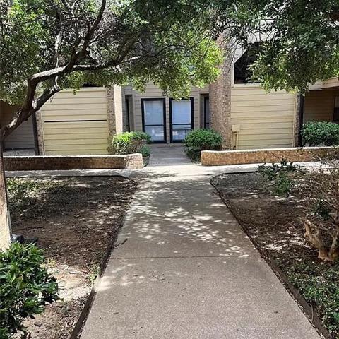 Building Photo - 3022 Forest Ln