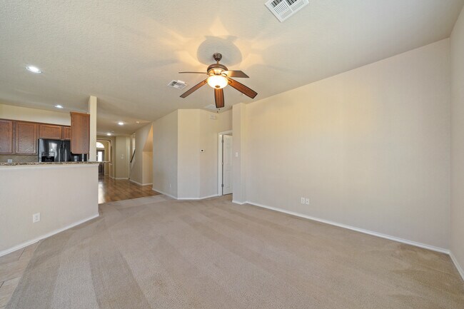Building Photo - Spacious 4-Bed Home with Island Kitchen, Private Patio & Fenced Yard in Schertz