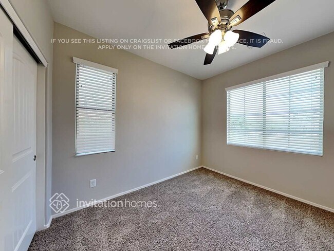 Building Photo - 3523 S Swan Dr