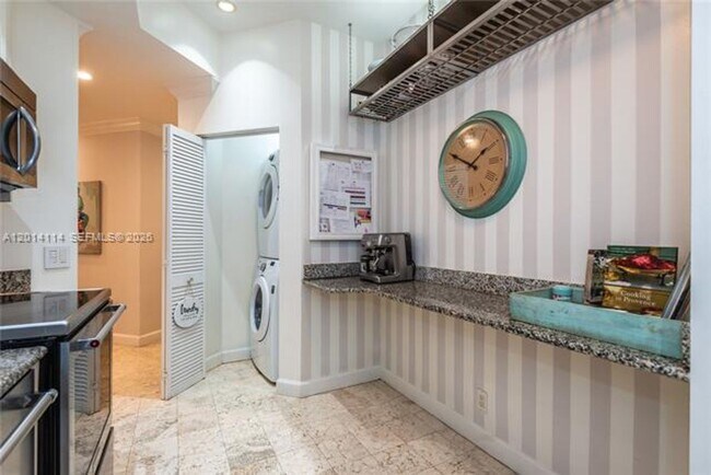 Building Photo - 888 Brickell Key Dr