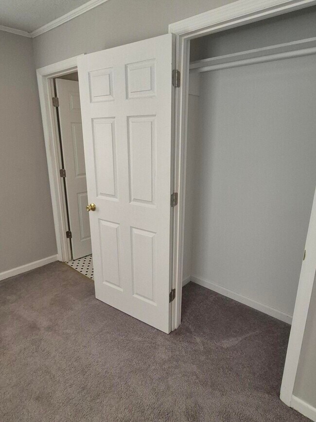 Building Photo - 3314 Oakridge Dr