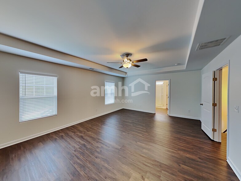 Building Photo - 631 Sunflower Dr