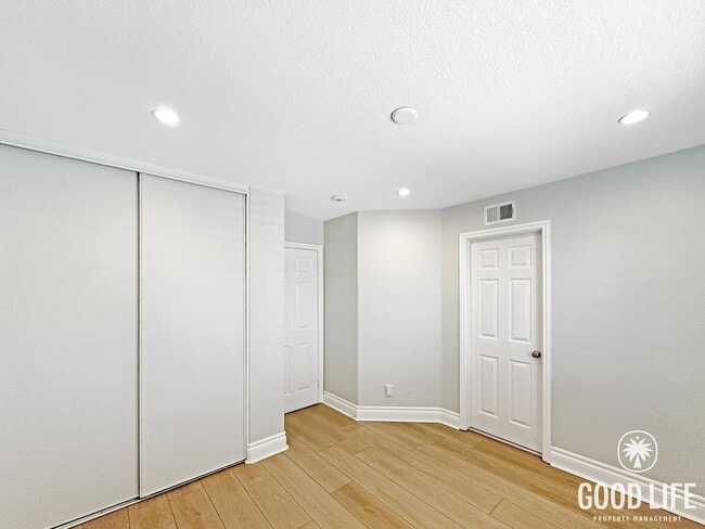 Building Photo - Beautiful 3-Bed Home w/ Vaulted Ceilings, Stainless Appliances, Private Backyard & 2-Car Garage