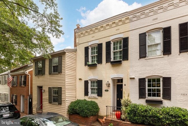 Building Photo - 1522 32nd St NW