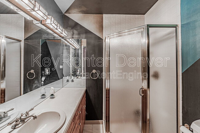 Building Photo - 990 Beech St