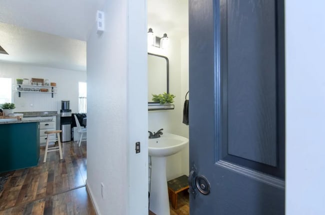 Building Photo - 1228 E Waterview St