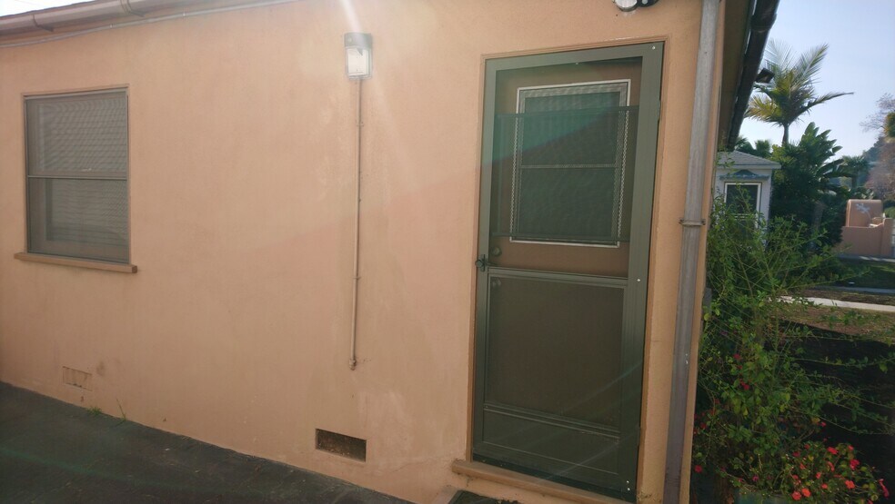 REAR DOOR 1 - 738 Hill St