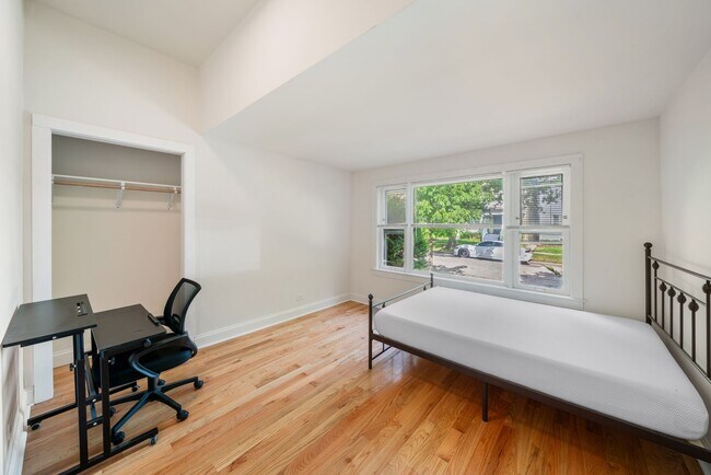 Building Photo - 1118 Garnett Pl