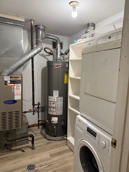 Building Photo - 1021 Perry Dr