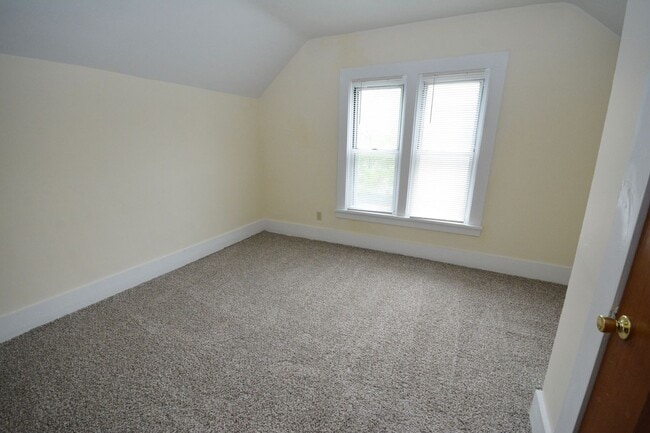 Building Photo - Charming 2 bedroom with beautiful features!