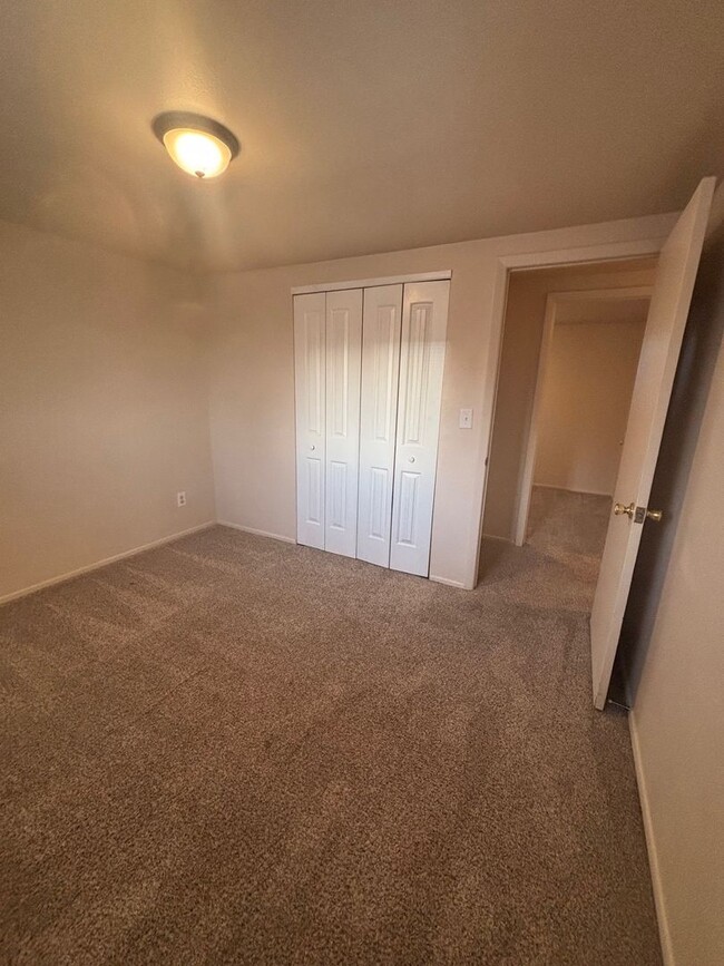 Building Photo - 3 Bed / 1 Bath Near I-25 and S. Academy - ...