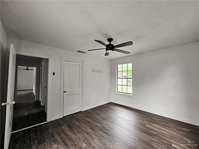 Building Photo - 1606 Quince Ave