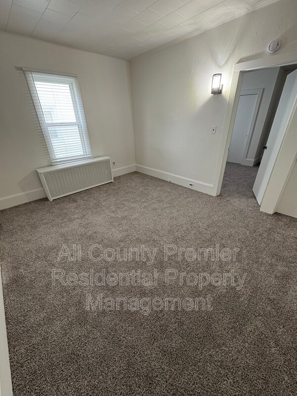 Building Photo - 723 Sampson Ave