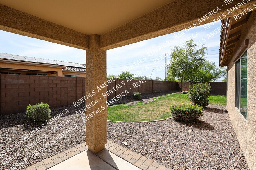 Building Photo - 5907 S 56th Dr