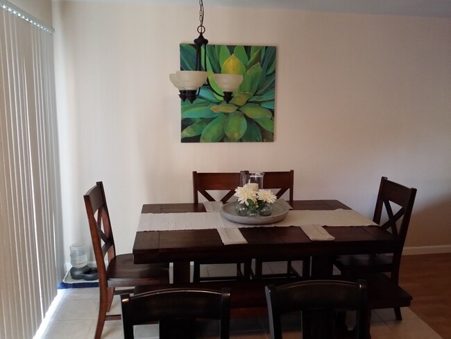 Building Photo - 3 Bedroom 1.5 bath in Covell Commons HOA i...