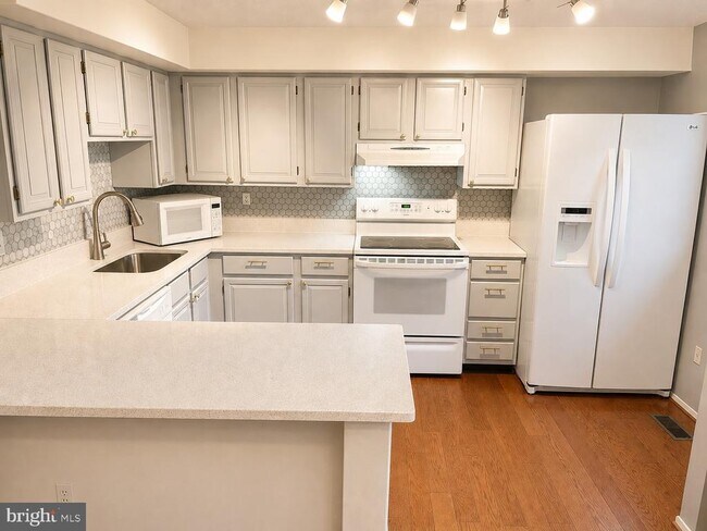 Building Photo - 5580 Hecate Ct