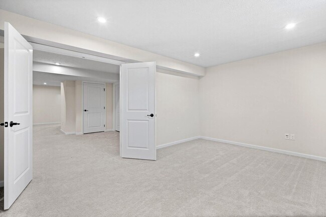 Building Photo - 2214 Larkspur Dr