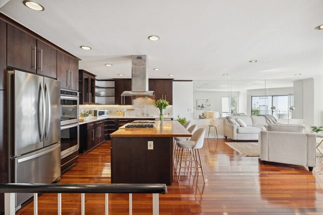 Building Photo - Seaview Hills Condo in Midtown Ventura