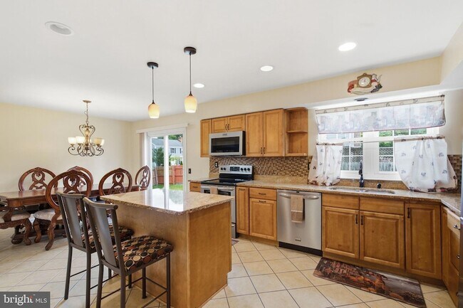 Building Photo - 10205 Balsamwood Dr