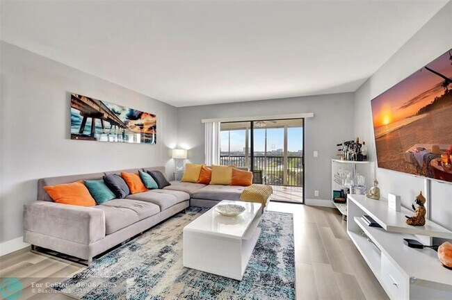 Building Photo - 2200 S Cypress Bend Dr