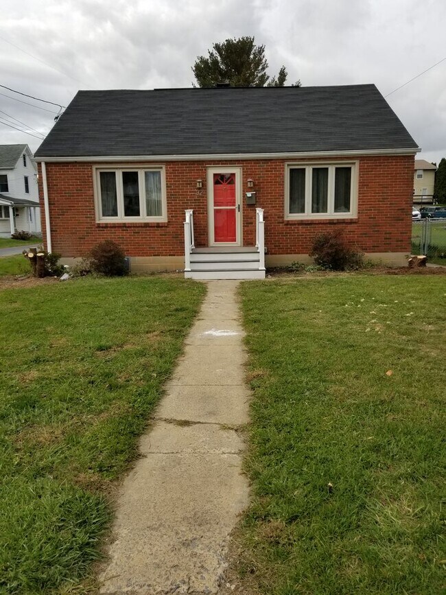 Building Photo - House East of Waynesboro