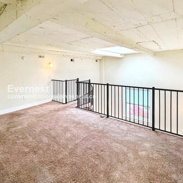 Building Photo - 525 E Grace St