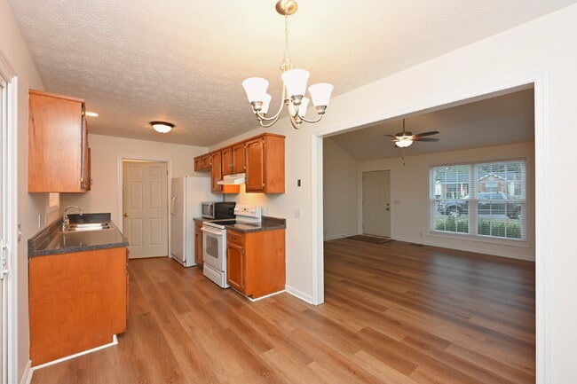 Building Photo - Car-free convenience! Modern 3 Bed Home Minutes from Downtown Gallatin