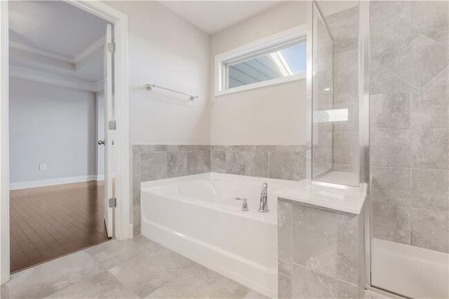 Building Photo - 2541 Sibley Dr