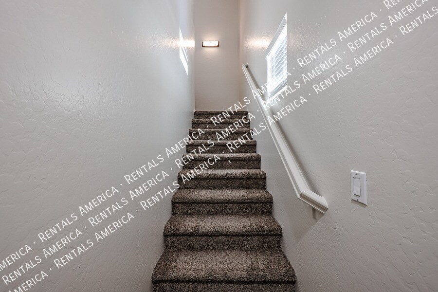 Building Photo - 7503 S 30th Run