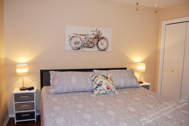 Building Photo - West Gate Area | Home | Furnished
