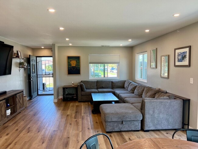 Building Photo - Two story 3 bedroom/2.5 bath home on corne...