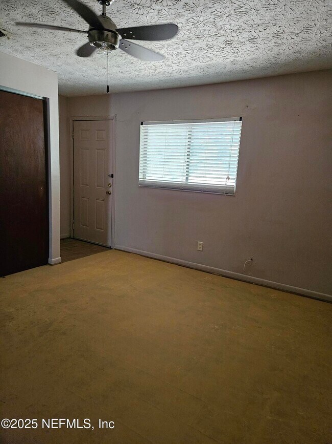 Building Photo - 1200 Bretta St