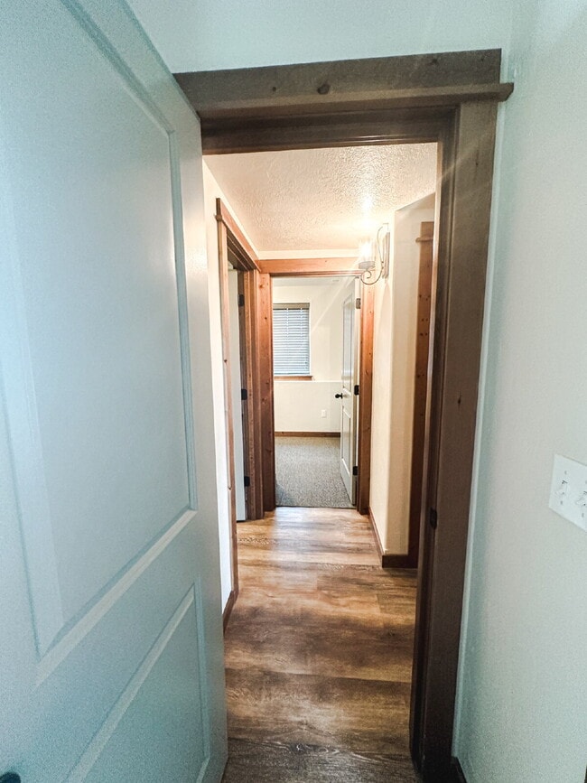 Building Photo - 3 Bedroom, 1 Bathroom Lower Level Duplex