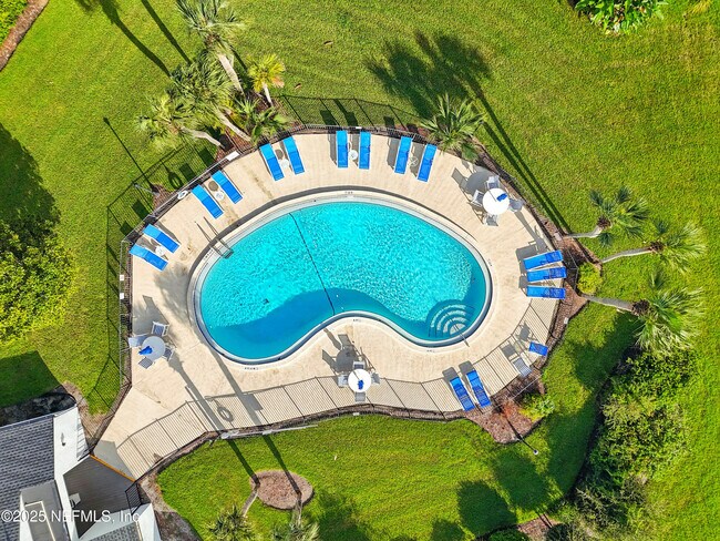 Building Photo - 16 Cove Rd