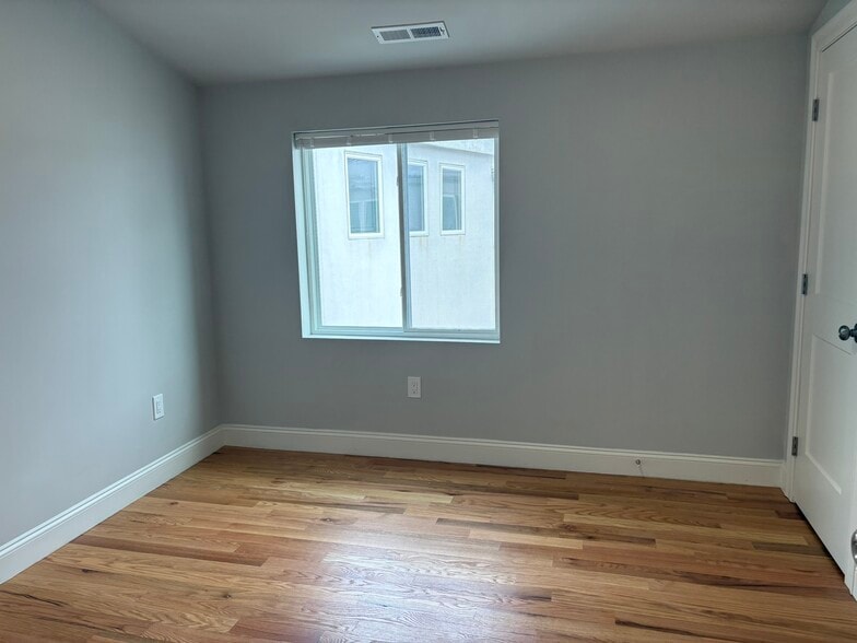 Building Photo - 255 Salem St