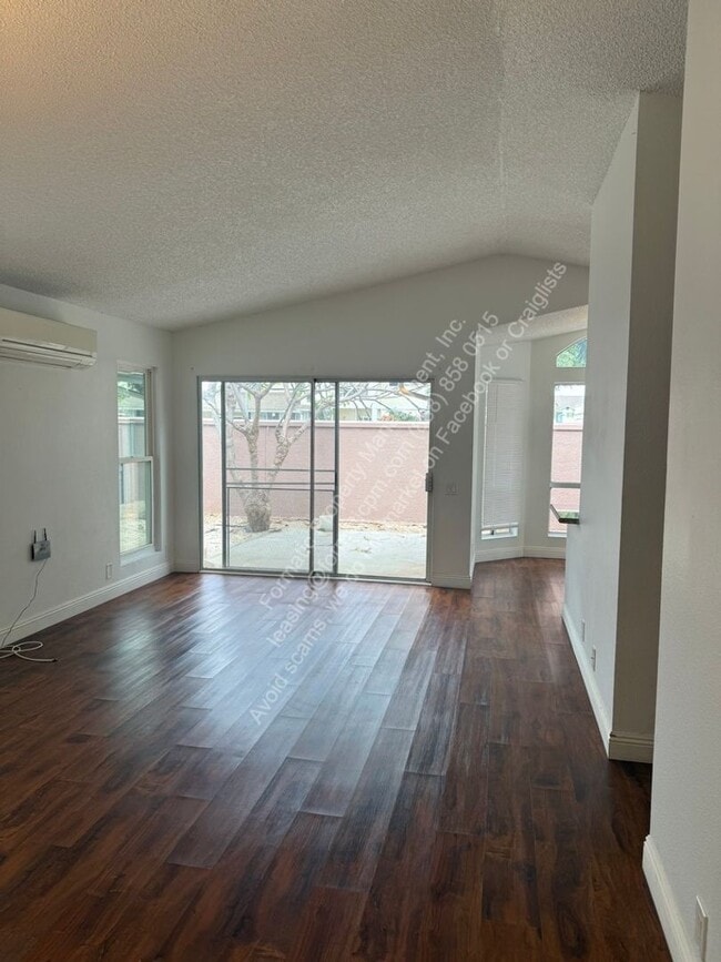 Building Photo - 91-1047 Pohahawai Place