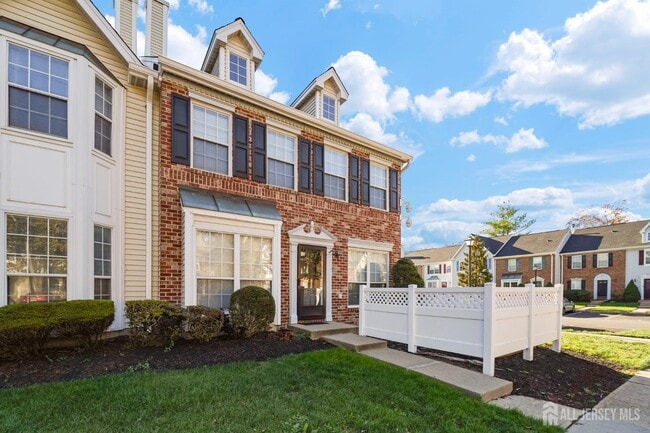 Building Photo - 194 Darwin Ln