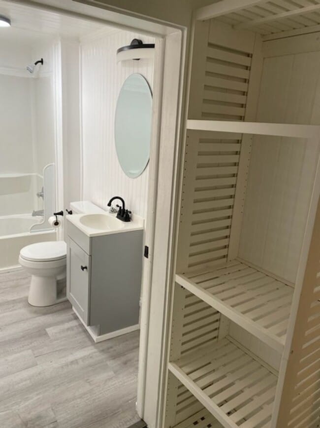 Building Photo - 1611 Castle St