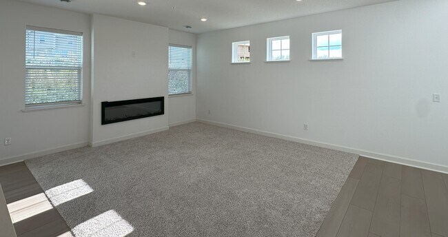 Building Photo - 2154 Tyrone Dr