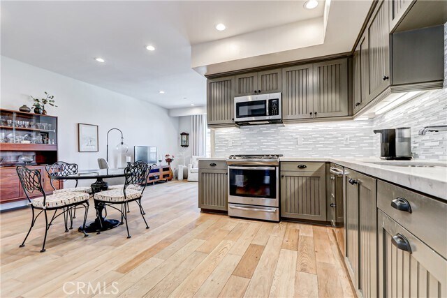 Building Photo - 627 Deep Valley Dr