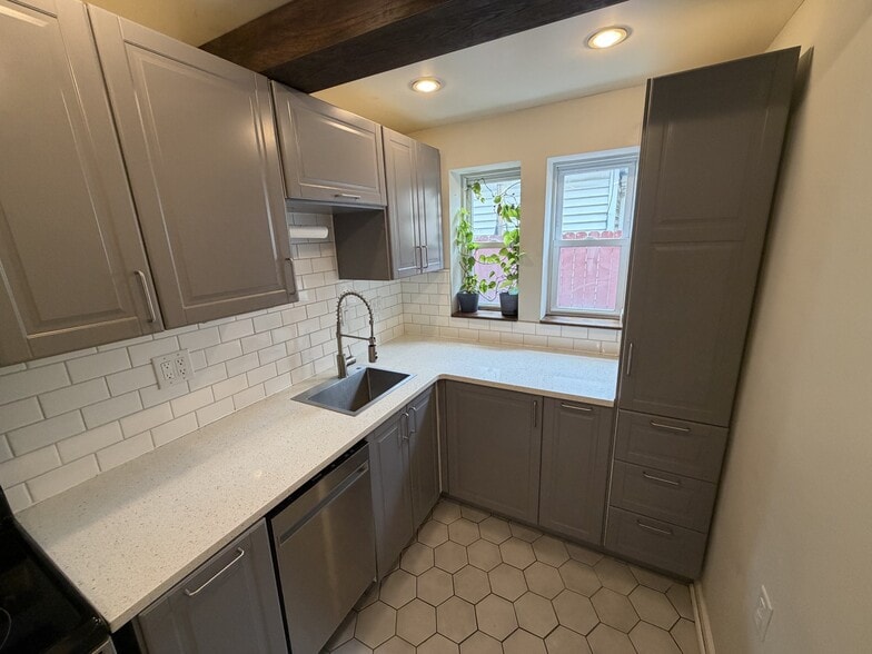 pantry with extra storage - 2230 Ritter St